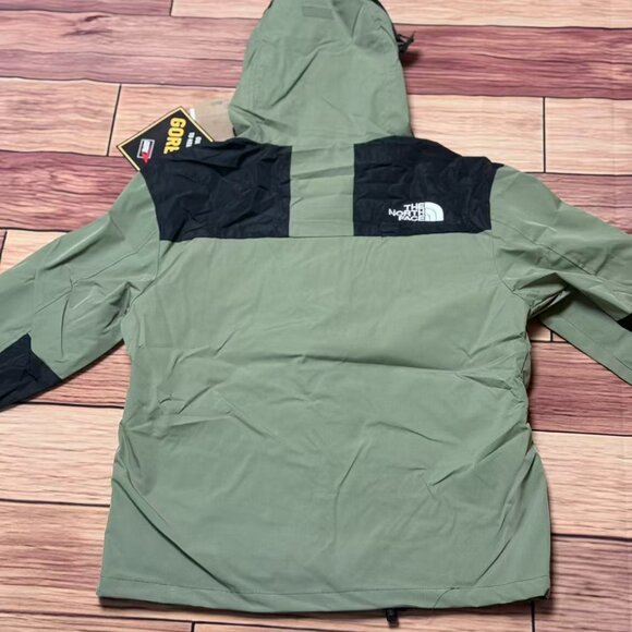 The North Face Classic GORE-TEX Jacket - Picture 6 of 7